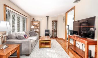 46 Jeanette Rd, Danbury, CT 06811