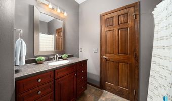 212 N Fairway Dr, Brandon, SD 57005