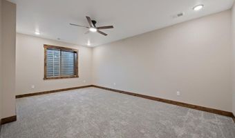 18 RAINBOW VALLEY LODGE Rd, Centennial, WY 82055