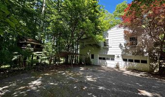 142 Pine Cir, Bennington, VT 05201