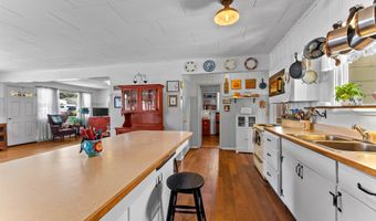 311 MAPLE St, Brookings, OR 97415
