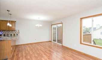 1013 10th Ave, Altoona, IA 50009