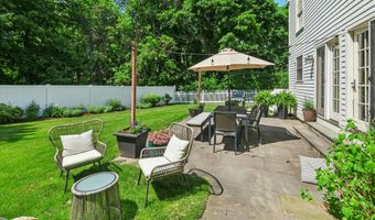 8 Glenwood Dr, Darien, CT 06820