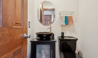 10 Colonial Dr, Clinton, CT 06413