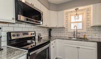 911 Lloyd Ave, Aurora, OH 44202