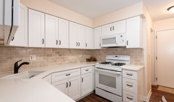 2452 E Hunter Dr, Arlington Heights, IL 60004