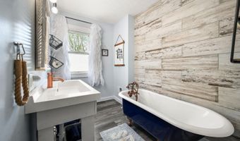 317 WOODLAWN Dr, Aurora, IN 47001