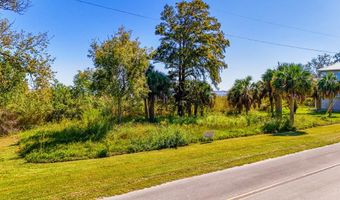 94 Bay Ave, Apalachicola, FL 32320