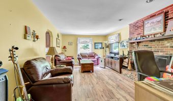 1 Guernsey Rd, Brookfield, CT 06804