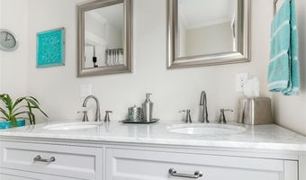 16 Carroll Ave, Newport, RI 02840