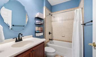 30 Lenihan Ln, East Greenwich, RI 02818