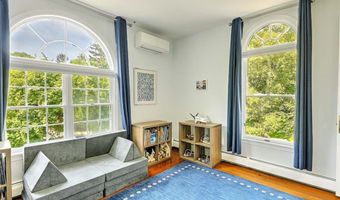 247 Oaklawn Ave, Cranston, RI 02920