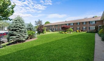 200 Merrick Rd R, Amityville, NY 11701