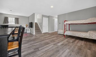 8 SOUTHWEST Rd, Narragansett, RI 02882