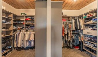 917 McDonald Dr, Amsterdam, NY 12070