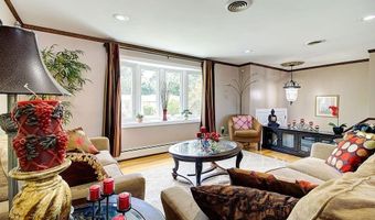 21 Beacon St, Johnston, RI 02919