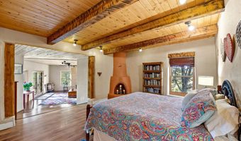 174 Hondo Seco Rd, Arroyo Hondo, NM 87513