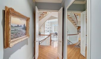 4744 34TH St N, Arlington, VA 22207