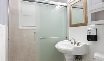 5814 LARPIN Ln, Alexandria, VA 22310