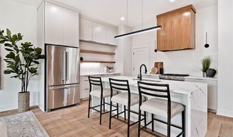 206 NW 9th St, Bentonville, AR 72712