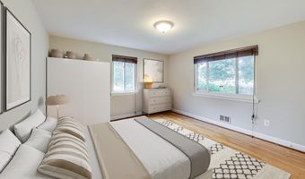 8617 LYNBROOK Dr, Bethesda, MD 20814