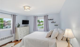 13 Garden Dr, Lincoln, RI 02865