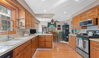 2200 S GREENVIEW St, Appleton, WI 54915