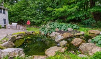 2 Higgins Dr, Alloway, NJ 07462