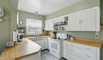 1624 Krumroy Rd, Akron, OH 44306