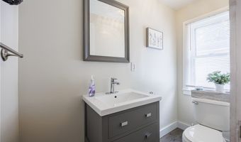 12 Clarendon St, Albion, NY 14411
