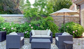 3 Hazard Ave, Newport, RI 02840