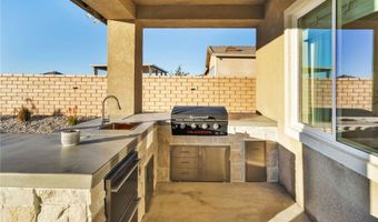 17066 Takipi Rd, Apple Valley, CA 92307