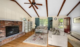 20 Adirondack Dr, East Greenwich, RI 02818