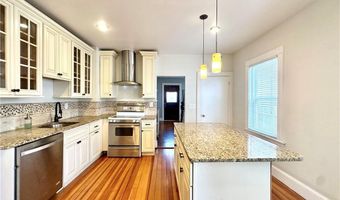 91 Van Zandt Ave, Newport, RI 02840