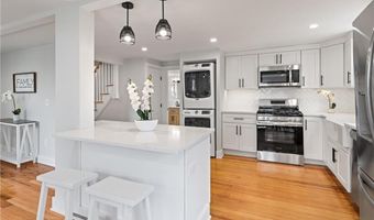 13 Carey St, Newport, RI 02840
