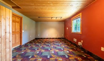 1135 1ST St NE, Bandon, OR 97411