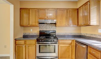 132 Sutton Pl 132, Bloomfield, CT 06002