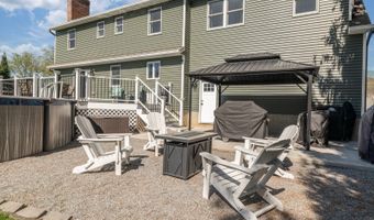 8 E Gate Dr, Alloway, NJ 07418