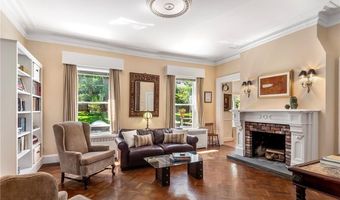 245 Eustis Ave B, Newport, RI 02840