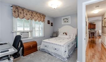 10 Pembroke Dr, Johnston, RI 02919