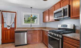 498 Juniper Ln, Cheshire, CT 06410