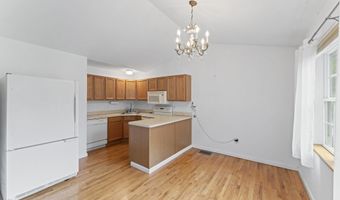 56 Pembroke Rd APT 11, Danbury, CT 06811
