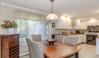 17 Woodview Dr, Cranston, RI 02920