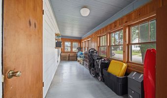 22 N Metcalf Ave, Amboy, IL 61310
