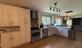 1550 W GOLDENGATE Dr, Addison, IL 60101