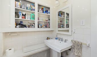27 Franklin St, Newport, RI 02840