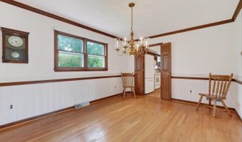 114 W SAVANNAH Dr, Bear, DE 19701