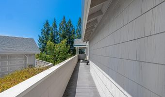 2016 Stonefield Ln, Santa Rosa, CA 95403