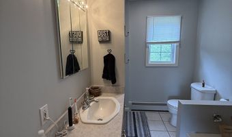 7 School St, Burlington, CT 06013