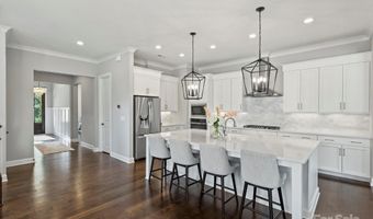 822 River Oaks Ln, Charlotte, NC 28226